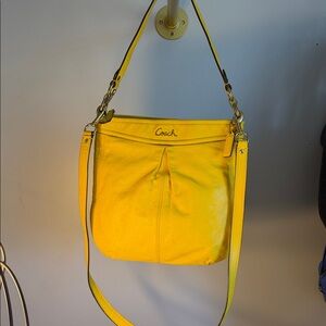Coach soft pebble golden leather shoulder/ Ross Gold hardware, yellow hang tag